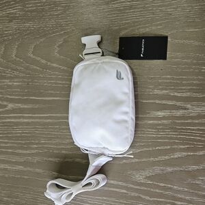 New FABLETICS The Belt Bag Elemental White One Size UNISEX Crossbody